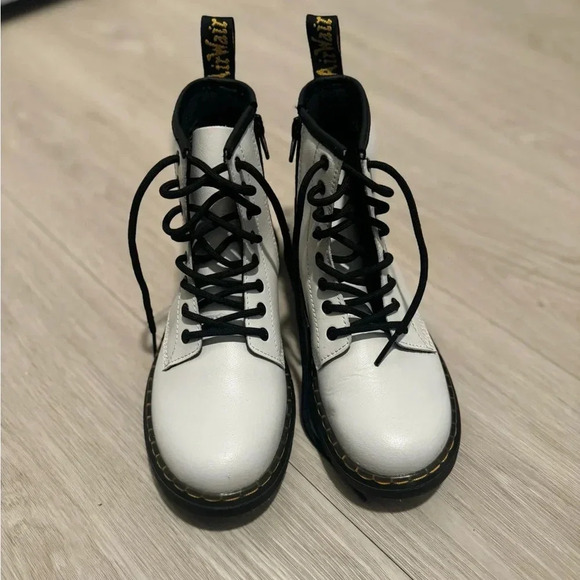 DR MARTENS YOUTH 1460 LEATHER LACE UP BOOTS - Picture 11 of 15